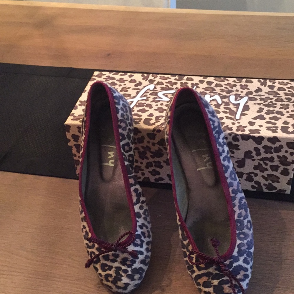 Shoes - Picture 2 of 3